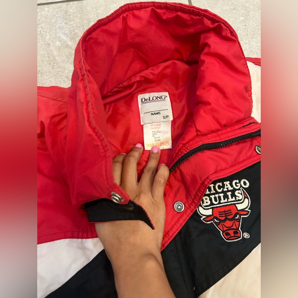 Vintage 1990s Chicago Bulls NBA Pro Player small Puffer Jacket - Picture 4 of 9
